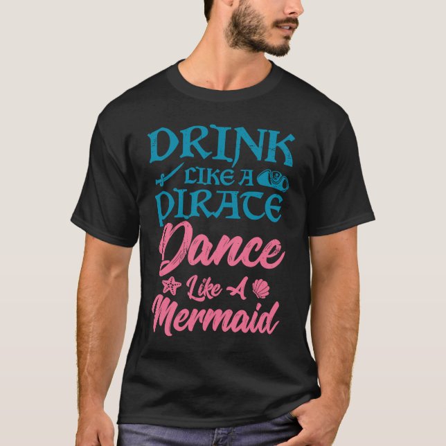 Drink like a pirate dance like a mermaid summer t shirt (Framsida)