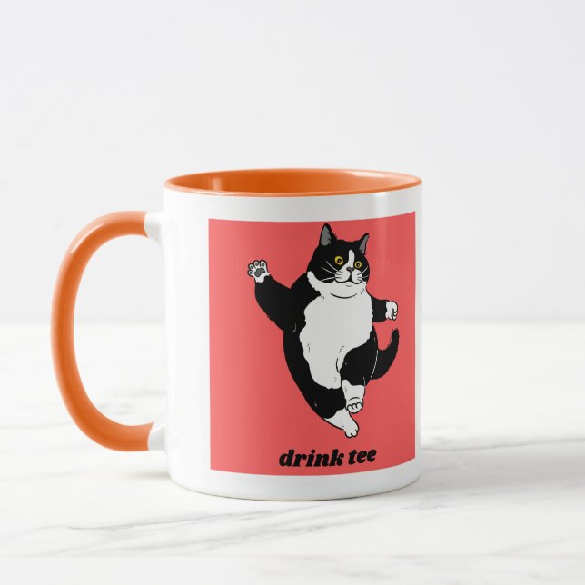 "Drink Tee" Tuxedo Cat Illustration Mugg (Vänster)