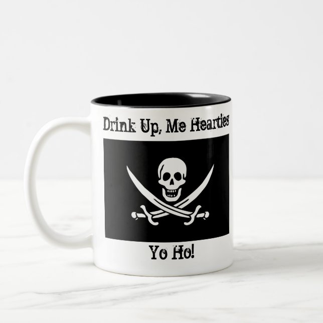 Drink upp, mig Hearties Yo Ho! Två-Tonad Mugg (Vänster)