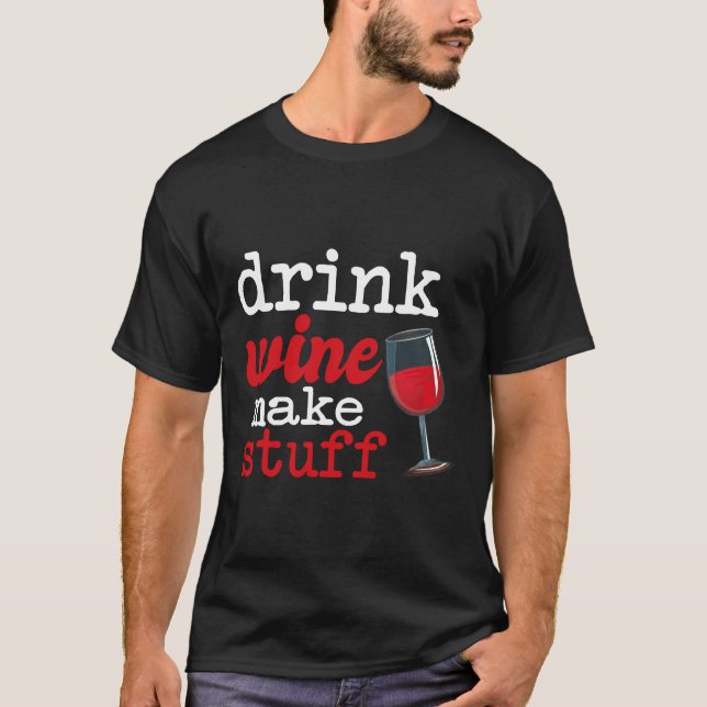 Drink Vin Gör Saker Vin till Qoute T Shirt (Framsida)