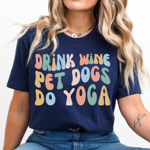 Drink Vin Pet Hundar Do Yoga, klassen Yogi T Shirt