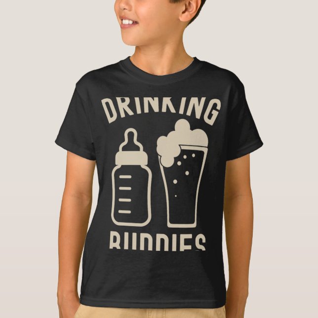 Drinking Buddies Dad Grandpa New Baby Beer And Bot T Shirt (Framsida)