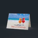 Drinks Beach-julhavet i Hälsning-vikt Kort<br><div class="desc">Seas och hälsning, två drycker på stranden, varma julhälsningskort. Fruktiga, frysta cocktails sitter på en solstrand med tropiskt blått vatten vid horisonten. Använda in kortet det provmeddelande som vill att mottagaren "varma och mysiga julminnen", eller byt ut det mot ditt eget hälsning. Lägg till en namnteckning eller lämna tom om...</div>