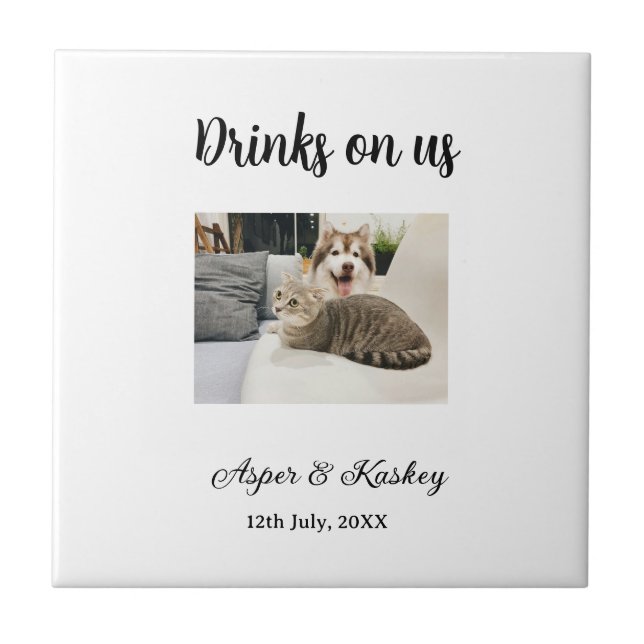 Drinks on us open bar pet photo wedding couple dat kakelplatta (Framsidan)