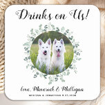 Drinks on US Open Pub Eucalyptus Photo Pet Bröllop Underlägg Papper Kvadrat<br><div class="desc">Drick på oss! Lägg till den avslutande beröringen till bröllop med den här söta anpassningsbarna fotot på bröllop underlägg. Perfekt till bröllop efter party och mottagning, och som bröllopsförmån för dina gäster. Anpassa fotot hund bröllop underlägg med ditt favoritfoto från bröllop, hund av hederfoto eller ditt nyskapade foto med din...</div>