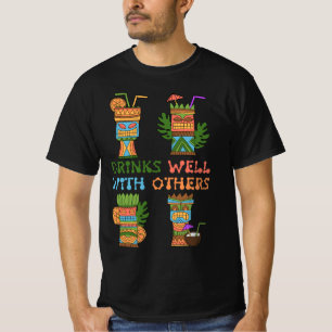 Drinks väl med andra kvinnor Tiki Hawaii Hawaiian T Shirt
