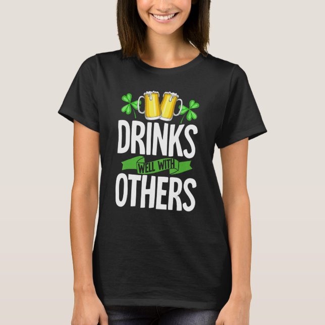 Drinks Well With Others Shirt Drinks Well With Oth T Shirt (Framsida)