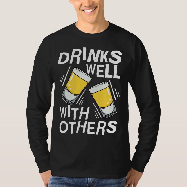 Drinks Well With Others  Tequila Alcohol Drink T Shirt (Framsida)