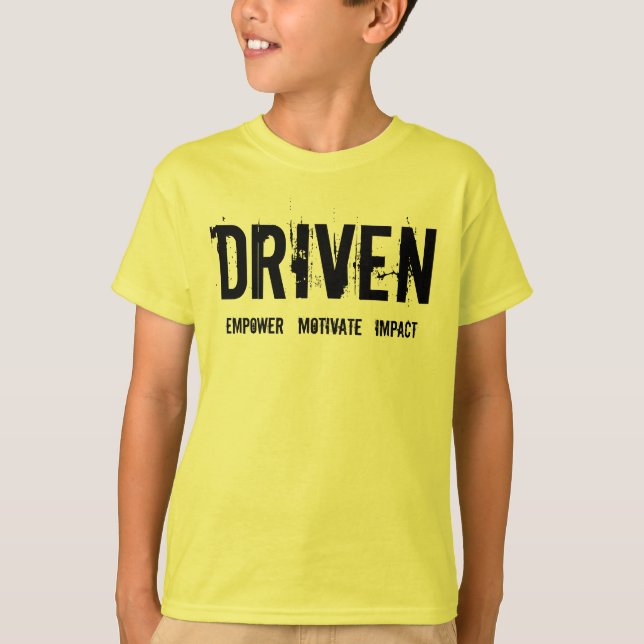 DRIVANDE KIDZ "KOMMER MED DET LAGLEDAREN ", TRÖJA (Framsida)