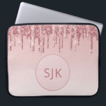 Drivning av Monogram Glitter Rosa ros Guld Laptop Fodral<br><div class="desc">Rosa - Ro Guld Faux-påfyllning Glitter och Gnistra Elegant Monogram bärbar dator Fodral. Det här monogrammade fodral kan anpassas så att det omfattar ditt första och första namn.</div>