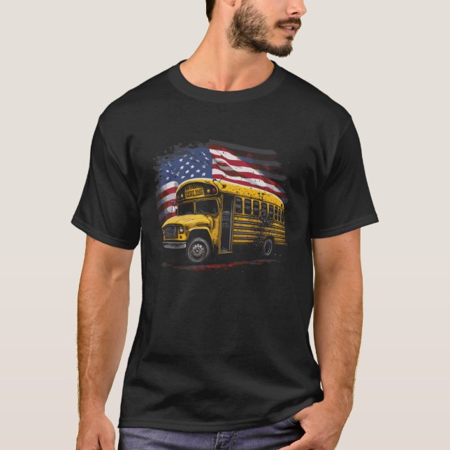 Drivrutinen gult School Buss på American Flagga T Shirt (Framsida)