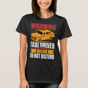 Drivrutinen Taxi är hård på arbetsplatsen Roligt T Shirt