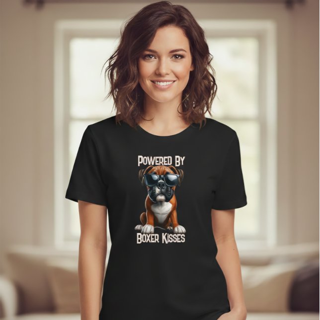 Drivs av Boxer Kysser – Rolig Boxer Hund Grafik T Shirt (Skapare uppladdad)