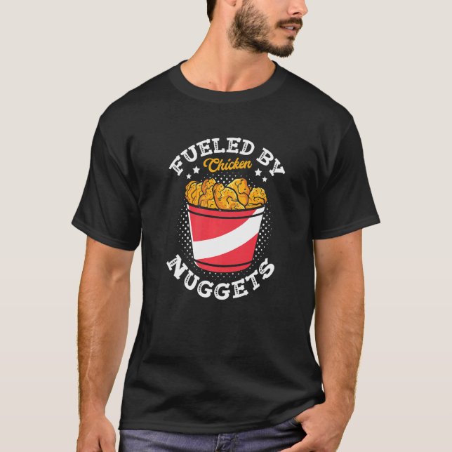 Drivs av Chicken Nuggets Stekta Snack Nuggies Tend T Shirt (Framsida)
