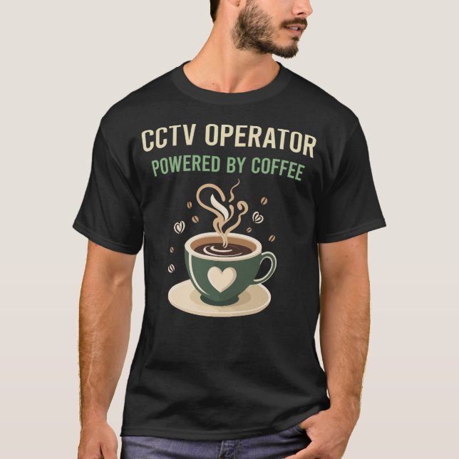 Drivs av Coffee CTV-operatör T Shirt (Framsida)