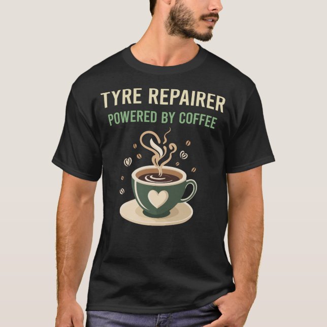 Drivs av Coffee Däck Repairer T Shirt (Framsida)