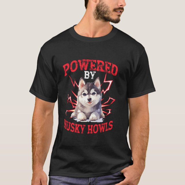 Drivs av Husky Howls T Shirt (Framsida)