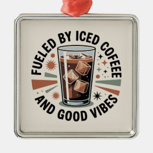 Drivs Av Iced Coffee Och Goda Vibrationer Julgransprydnad Metall