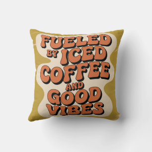 Drivs Av Iced Coffee Och Goda Vibrationer Kudde