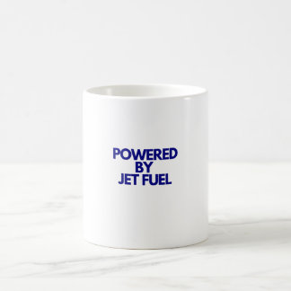Drivs av Jet Fuel Mugg