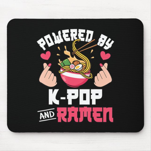 Drivs av K-Pop och Ramen Cute Kpop Music Anime L Musmatta (Framsidan)
