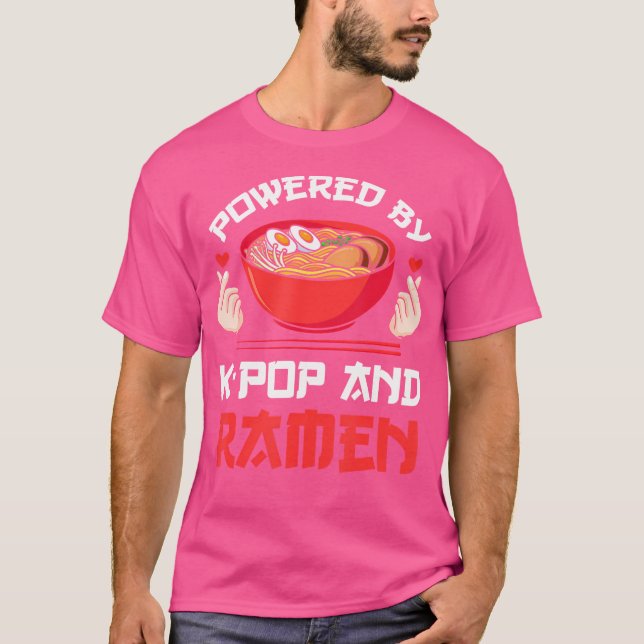 Drivs av K-Pop och Ramen Kpop Merch Merchandise T Shirt (Framsida)