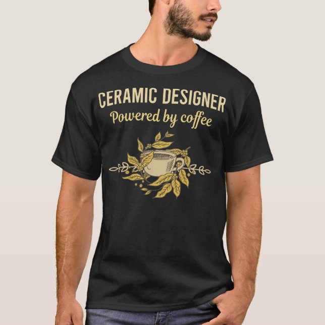 Drivs av kaffe - keramisk designer t shirt (Framsida)