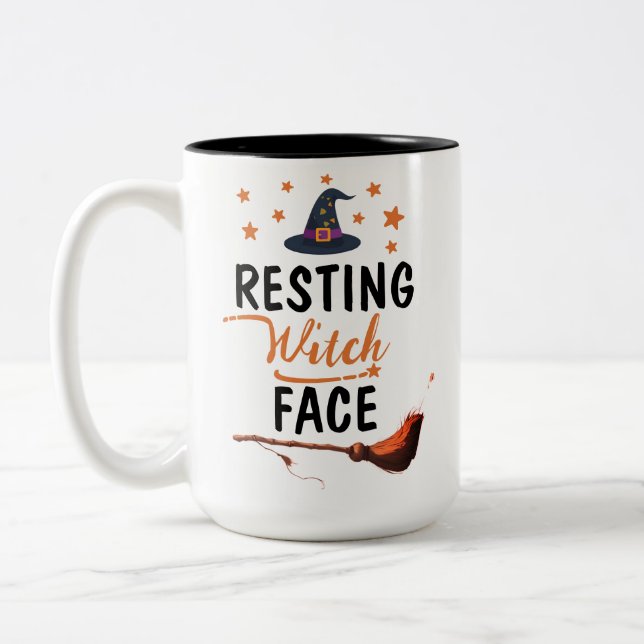 Drivs av kaffe och besvärjelser | Häxig höst  Två-Tonad Mugg (Vänster)