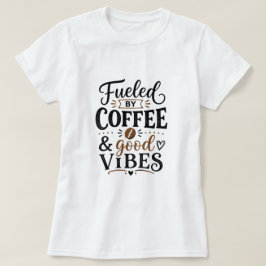 Drivs av kaffe och bra vibbar t shirt