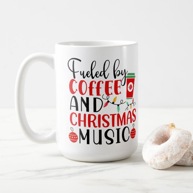 Drivs Av Kaffe Och Julmusik Kaffemugg (Med munk)