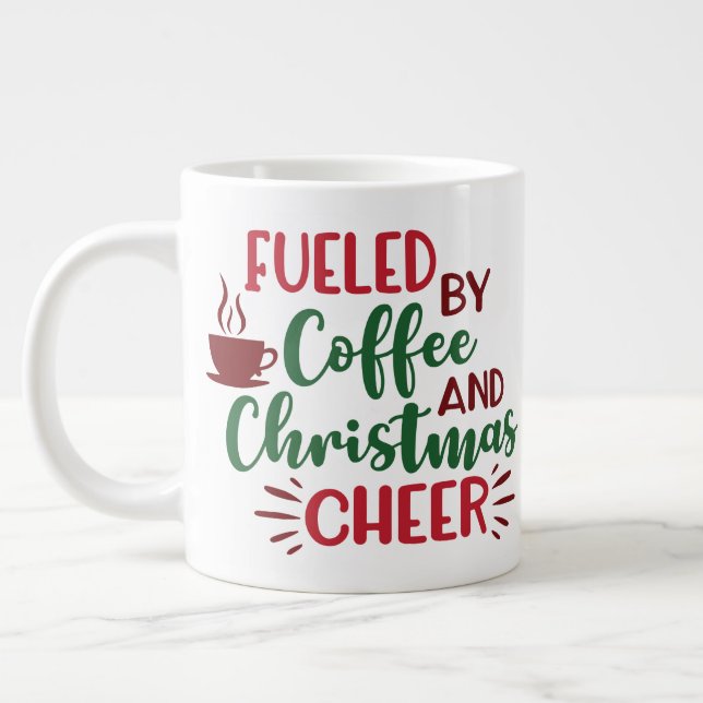 Drivs av kaffe och julstämning mugg jumbo mugg (Vänster)