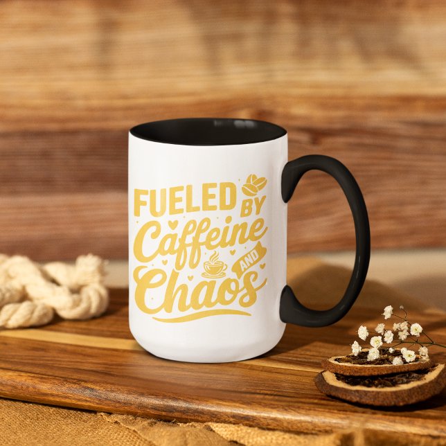Drivs av Kaffe och Kaos Roligt Sarktiskt Mugg (funny coffee mug for busy moms)
