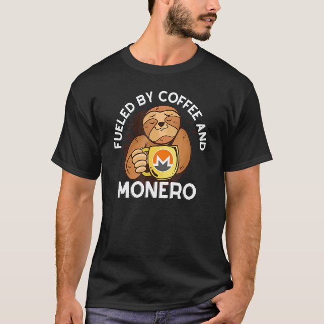 Drivs Av Kaffe Och Monero Sloth Krypto Kryptovalut T Shirt (Framsida)