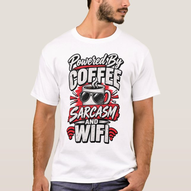 Drivs av kaffe Sarcasm och WiFi Roligt T Shirt (Framsida)