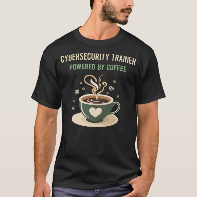 Drivs av kaffets cybersäkerhetsinstruktör t shirt (Framsida)