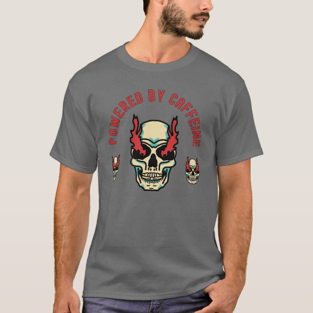 Drivs av koffein - Skullenergi T Shirt (Framsida)