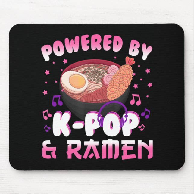 Drivs av Kpop och Ramen Kpop Kawaii Anime Gift G Musmatta (Framsidan)