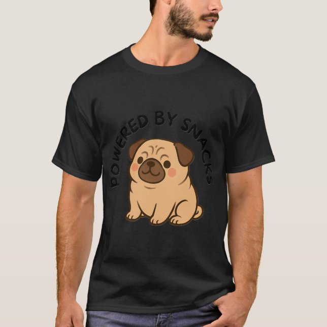 Drivs Av Snacks Pug T Shirt (Framsida)
