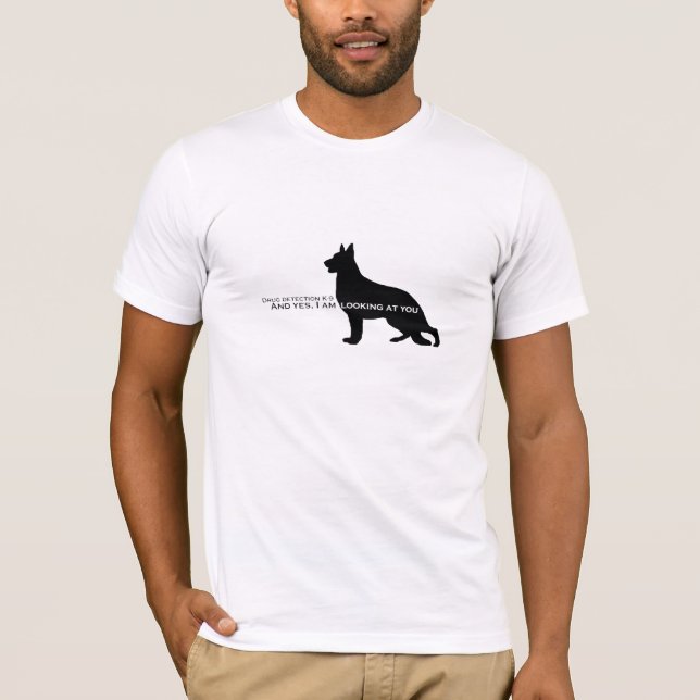 Drog Detecton GSD K9 som tittar DIG! T Shirt (Framsida)