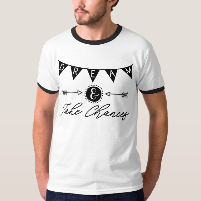 Dröm & Ta Chanser | Motiverande Citat Typografi T Shirt (Framsida)