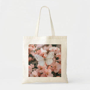 Drömlig vit fjäril på mjuka rosa blommor tygkasse