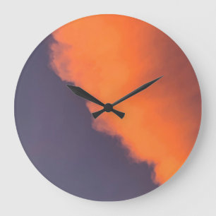 Drömliga, magiska moln i drömma, magiska färg stor klocka