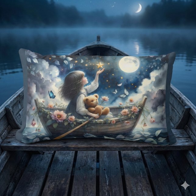 Drömmande flicka i roddbåt månljust fantasiscen lumbarkudde (Dreamy Girl Rowing Boat Moonlit Fantasy Scene Lumbar Pillow Mockup C)
