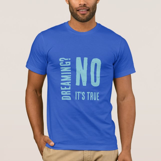 Drömmar? Ingen ljusblå modern Ord Art-fras T Shirt (Framsida)