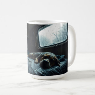 Drömmig RV-hund drar sig Kaffemugg