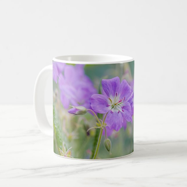 Drömskt lila vildgeranium-foto och namn kaffemugg (Framsida vänster)