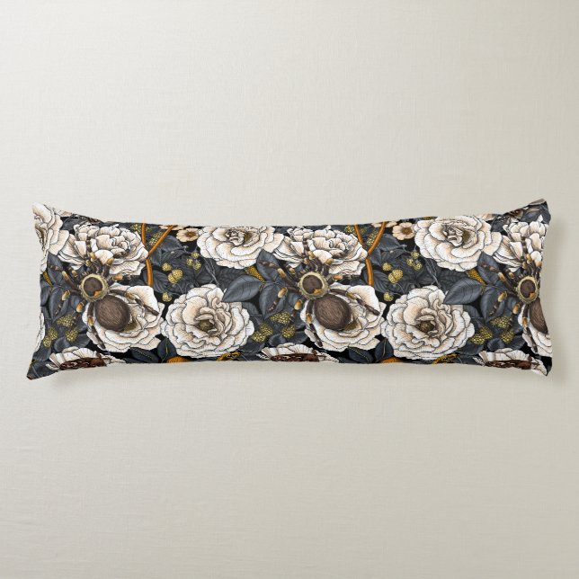 Drömträdgård 4 kroppskudde (Framsidan)