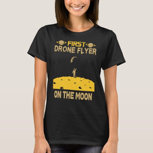 Drone Flyer på Måne T Shirt (Framsida)