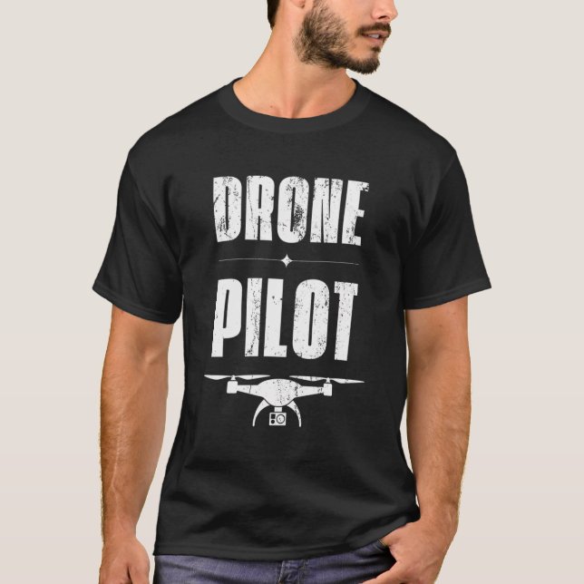 Drone Pilot Flies Drone Aviation T Shirt (Framsida)