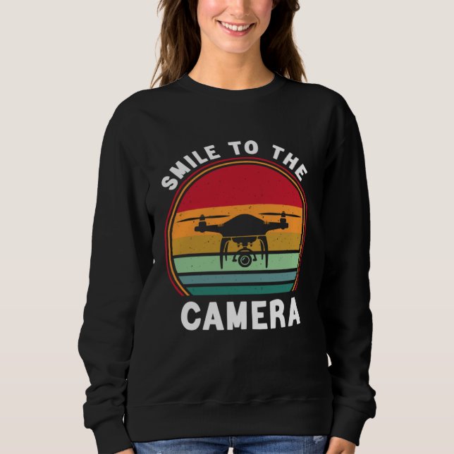 Drone Pilot Smile To The Camera FPV Quadcopter T Shirt (Framsida)